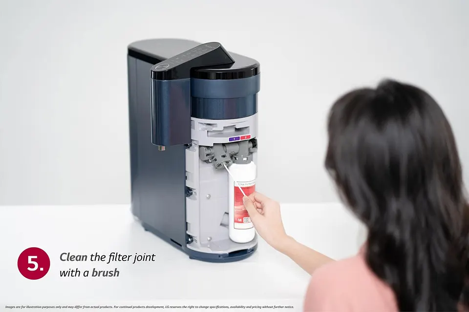 Clean the filter joint with a brush